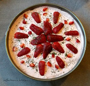 Nepečený jahodový dort s meduňkou | reBarbora's kitchen