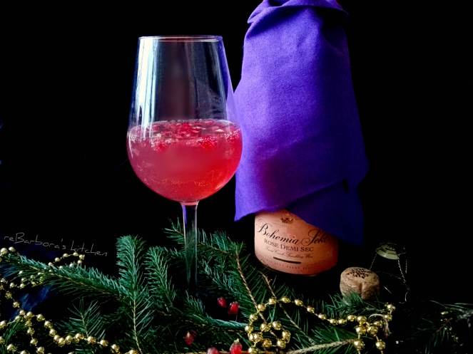 Šampaňské koktejly - Sekt s granátovým jablkem a sekt s lesním ovocem a levandulí | reBarbora's kitchen