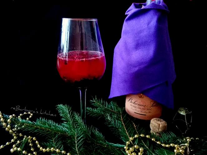 Šampaňské koktejly - Sekt s granátovým jablkem a sekt s lesním ovocem a levandulí | reBarbora's kitchen