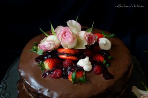 Čokoládovo-kávový dort s pyré z lesního ovoce | reBarbora's kitchen