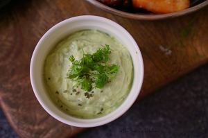 Aperitivo moment II. – Medový bůček, pikantní mangový dip, avokádový dip, glazovaný chřest s cibulkou a domácí hranolky | reBarbora's kitchen