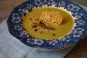 Polévka ze zeleného chřestu s ořechy, praženou slaninou a parmazánovým chipsem | reBarbora's kitchen