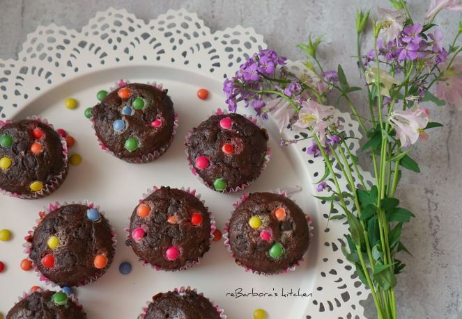 Čokoládovo-banánové muffiny s lentilkami (nejen) pro děti | reBarbora's kitchen