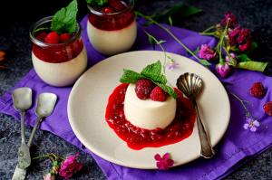 Limetková panna cotta s malinovou omáčkou | reBarbora's kitchen