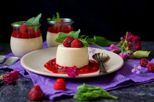 Limetková panna cotta s malinovou omáčkou | reBarbora's kitchen