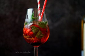 Lillet drink s grenadinou a jahodami | reBarbora's kitchen