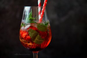 Lillet drink s grenadinou a jahodami | reBarbora's kitchen