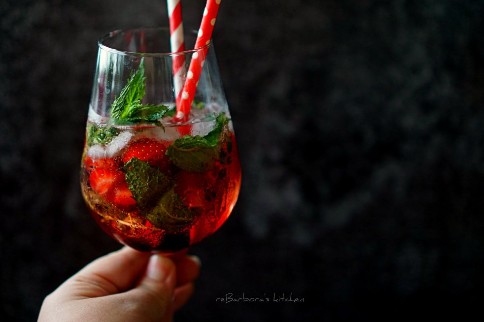 Lillet drink s grenadinou a jahodami | reBarbora's kitchen