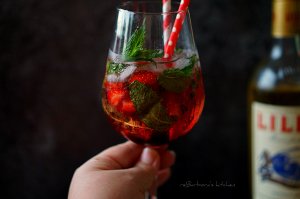 Lillet drink s grenadinou a jahodami | reBarbora's kitchen