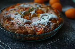 Meruňkový koláč s mascarpone a tymiánovým cukrem | reBarbora's kitchen