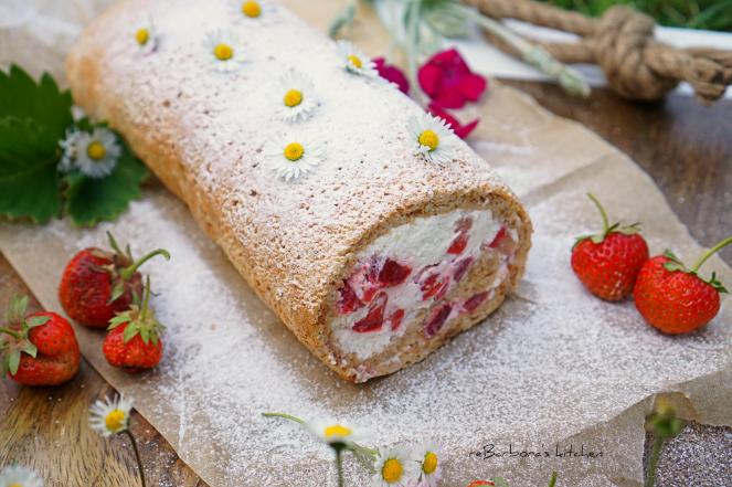 Bezé ořechová roláda s jahodami | reBarbora's kitchen