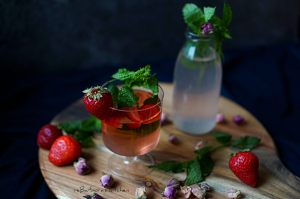 Párty time: Roastbeef s pažitkovou remuládou a růžový alko/nealko drink | reBarbora's kitchen