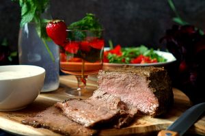 Párty time: Roastbeef s pažitkovou remuládou a růžový alko/nealko drink | reBarbora's kitchen