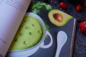 Recenze knih: Rawmania | reBarbora's kitchen