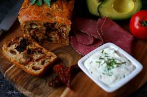 Špaldový jogurtový chlebíček se sušenými rajčaty, šunkou a cibulkou | reBarbora's kitchen