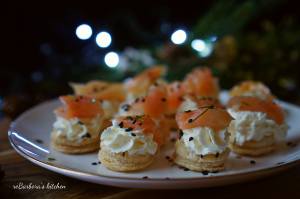 Jednohubky se smetanovou pěnou a uzeným lososem | reBarbora's kitchen