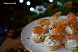 Jednohubky se smetanovou pěnou a uzeným lososem | reBarbora's kitchen