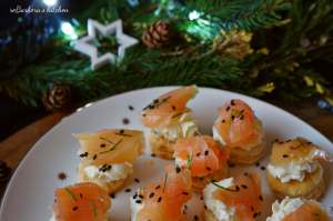 Jednohubky se smetanovou pěnou a uzeným lososem | reBarbora's kitchen