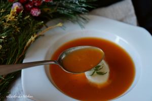 Rajčatová polévka s mozzarellou - z pečených rajčat | reBarbora's kitchen