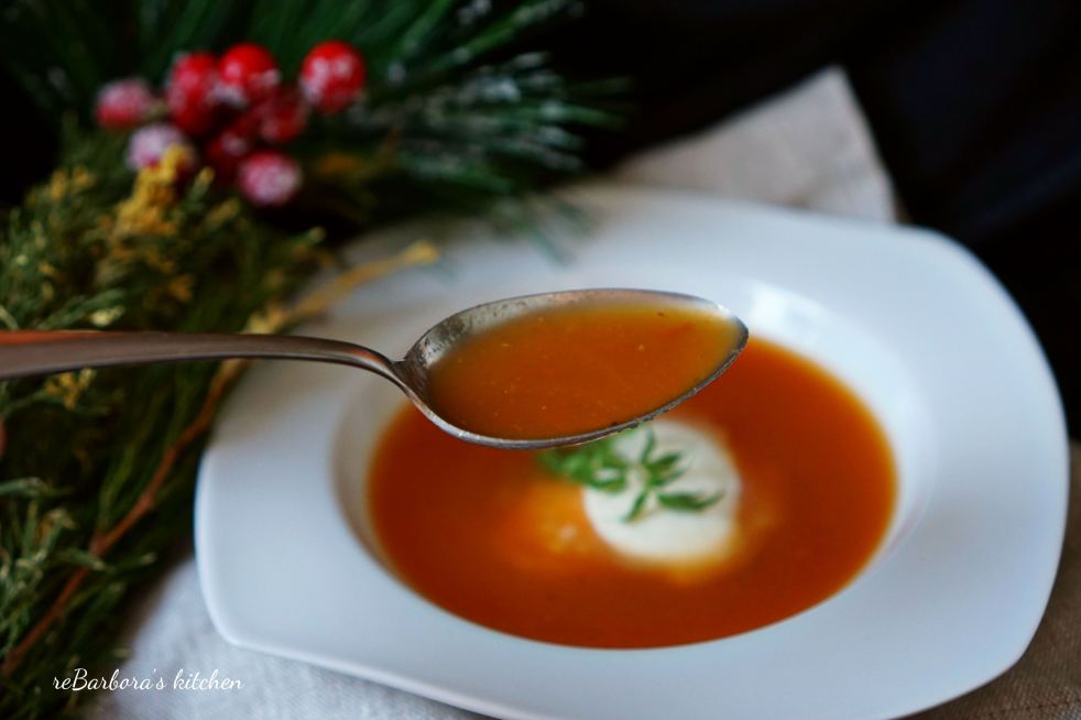 Rajčatová polévka s mozzarellou - z pečených rajčat | reBarbora's kitchen