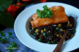 Losos na medu s teplým salátem z beluga čočky | reBarbora's kitchen