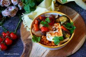 Bowl (miska) s pečenou zeleninou a sýrem haloumi aka budha bowl | reBarbora's kitchen