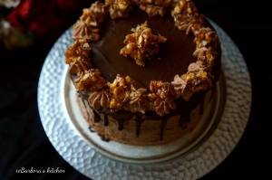 Čokoládový dort s čoko krémem, karamelem a griliášem | reBarbora's kitchen