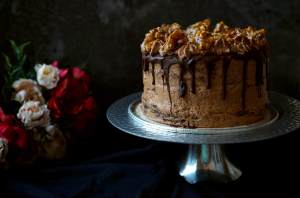 Čokoládový dort s čoko krémem, karamelem a griliášem | reBarbora's kitchen