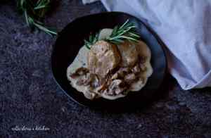 Telecí medailonky na houbách se smetanovou omáčkou | reBarbora's kitchen