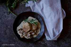 Telecí medailonky na houbách se smetanovou omáčkou | reBarbora's kitchen