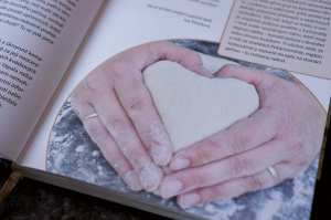 Recenze knih: Ruce v mouce - Iva Trhoňová | reBarbora's kitchen