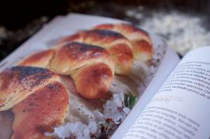 Recenze knih: Ruce v mouce - Iva Trhoňová | reBarbora's kitchen