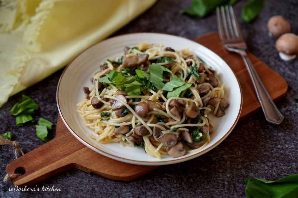 Těstoviny s medvědím česnekem a krémovými žampiony | reBarbora's kitchen