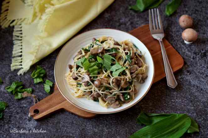Těstoviny s medvědím česnekem a krémovými žampiony | reBarbora's kitchen