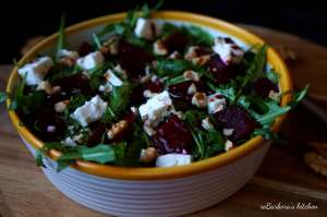 Salát s červenou řepou a balkánským sýrem | reBarbora's kitchen