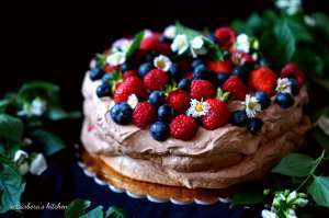 Čokoládový dort Pavlova s ovocem | reBarbora's kitchen