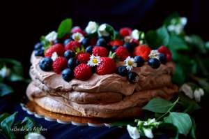 Čokoládový dort Pavlova s ovocem | reBarbora's kitchen