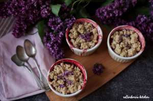 Jahodový crumble s oříškovou drobenkou | reBarbora's kitchen