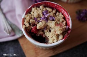 Jahodový crumble s oříškovou drobenkou | reBarbora's kitchen