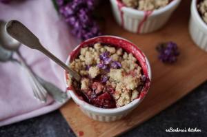 Jahodový crumble s oříškovou drobenkou | reBarbora's kitchen