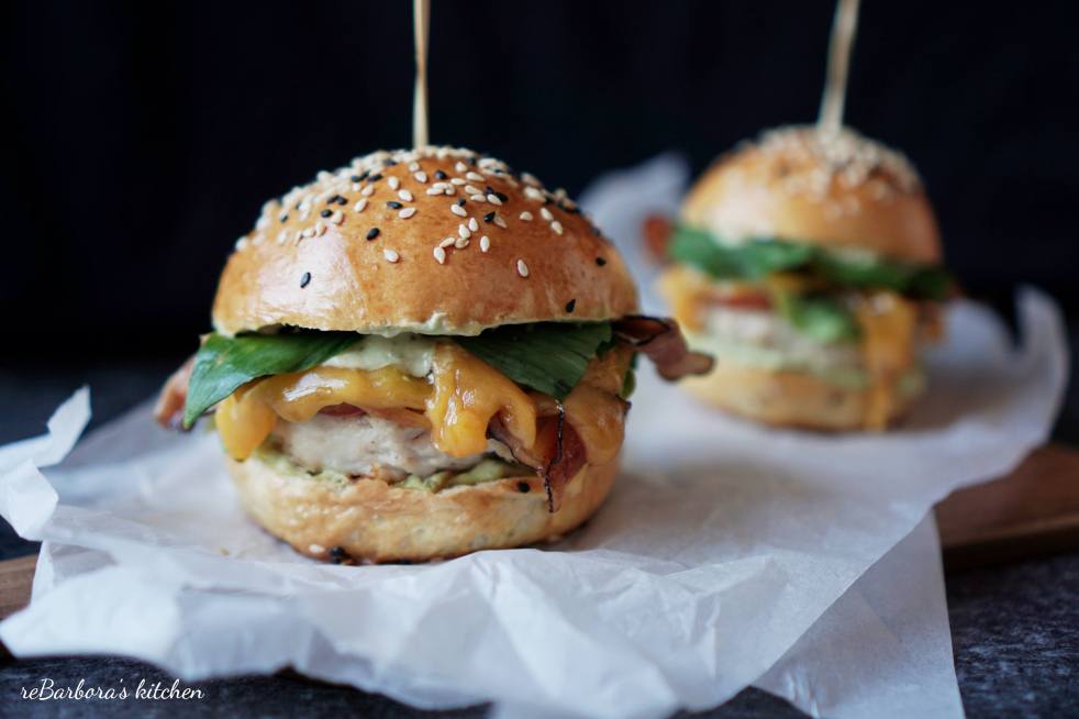 Kuřecí burger s avokádovým dipem | reBarbora's kitchen
