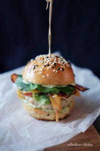 Kuřecí burger s avokádovým dipem | reBarbora's kitchen