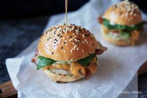 Kuřecí burger s avokádovým dipem | reBarbora's kitchen