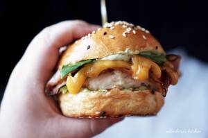 Kuřecí burger s avokádovým dipem | reBarbora's kitchen