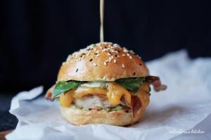 Kuřecí burger s avokádovým dipem | reBarbora's kitchen