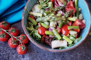 Zeleninový salát s chřestem a medovo-hořčičnou zálivkou | reBarbora's kitchen