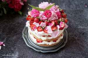 Mandlový dort se smetanovým krémem a jahodami | reBarbora's kitchen