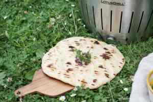 Grill: Marinovaný bůček se salátem a česnekovo-rozmarýnovou focacciou | reBarbora's kitchen