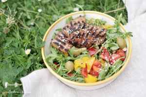 Grill: Marinovaný bůček se salátem a česnekovo-rozmarýnovou focacciou | reBarbora's kitchen