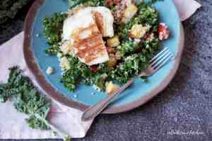 Salát s kadeřávkem, broskvemi a halloumi sýrem | reBarbora's kitchen